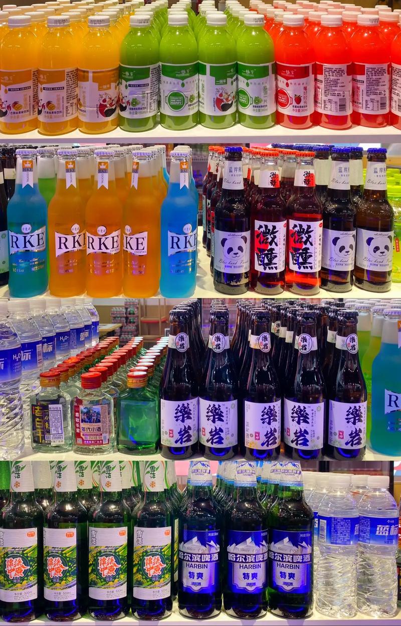 永旺城小兰美出口三楼一锅享一百多种菜品,20多种酒水饮料,二